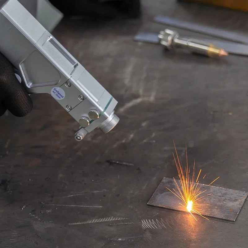 China handheld fiber    metal  - огляд і ціна Laser Welding Machine 3 In 1 2000W