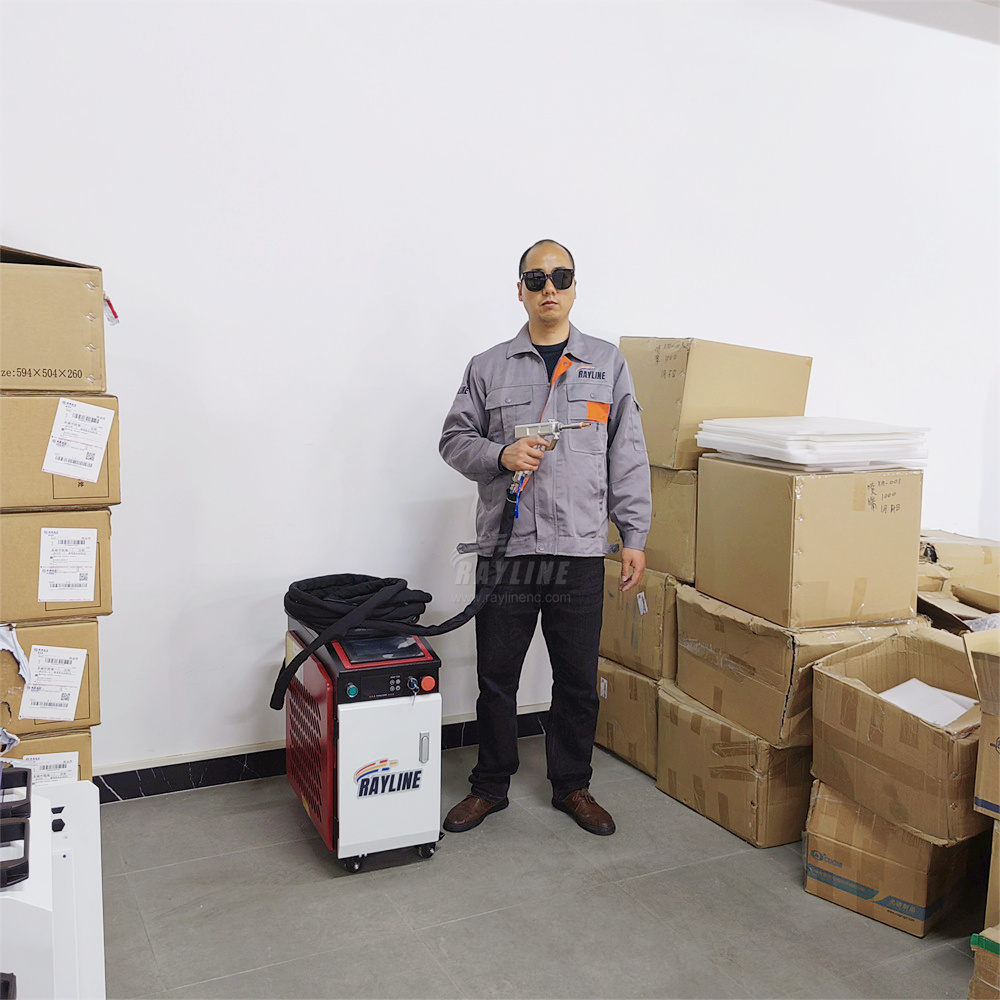 New Mini Water Cooled Handheld - огляд і ціна Fiber Laser Welding Machine 1500W