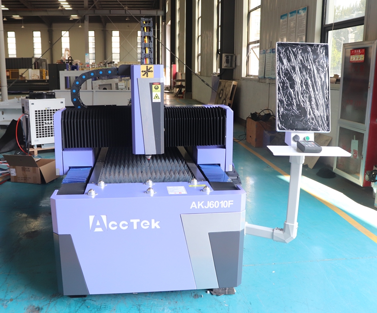 Fiber Laser Cutter Machine 150 - огляд і ціна Fiber Laser Cutter 1500W Metal